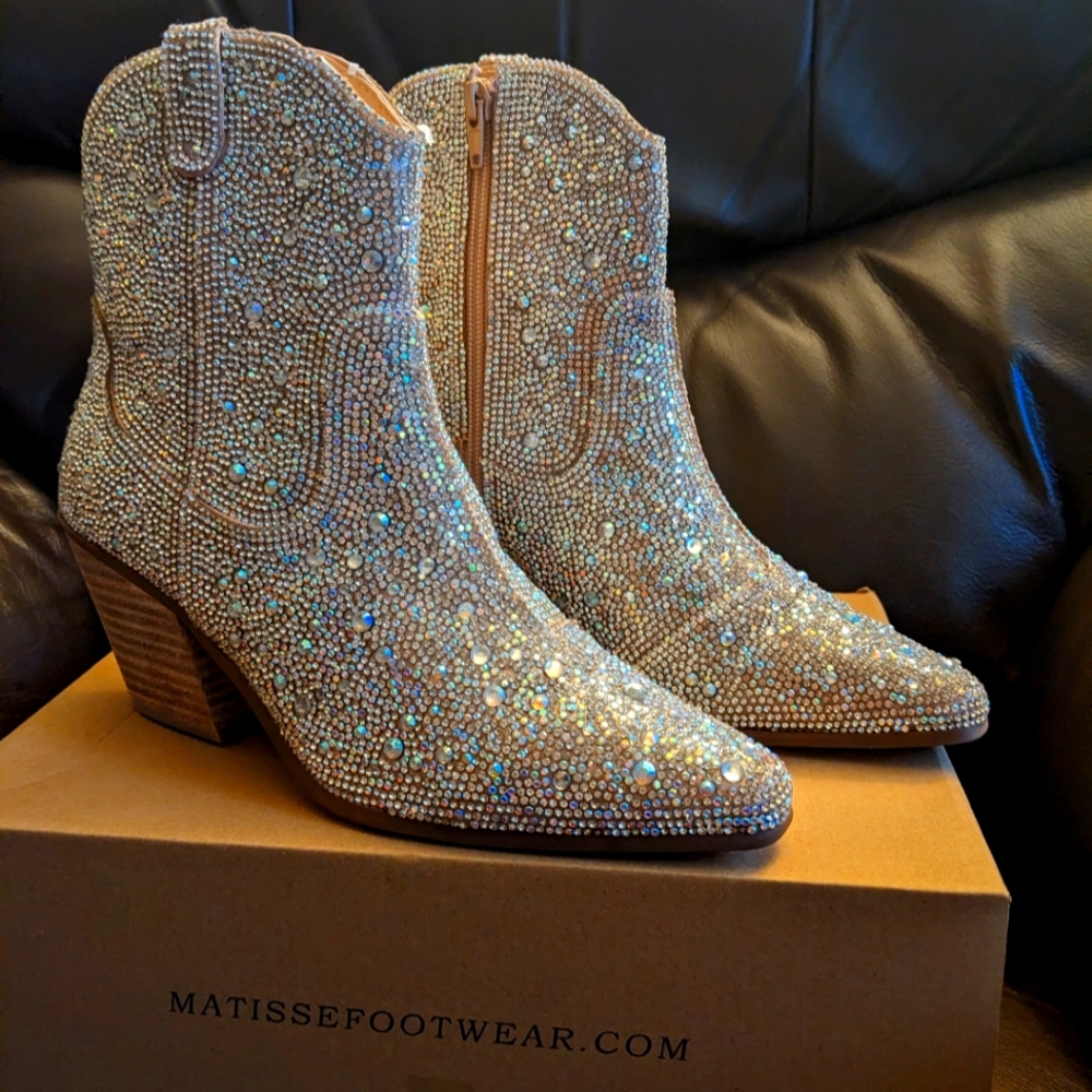 NEW Matisse Harlow Western Rhinestone Bootie Ankle Boots Bride Size 7.5